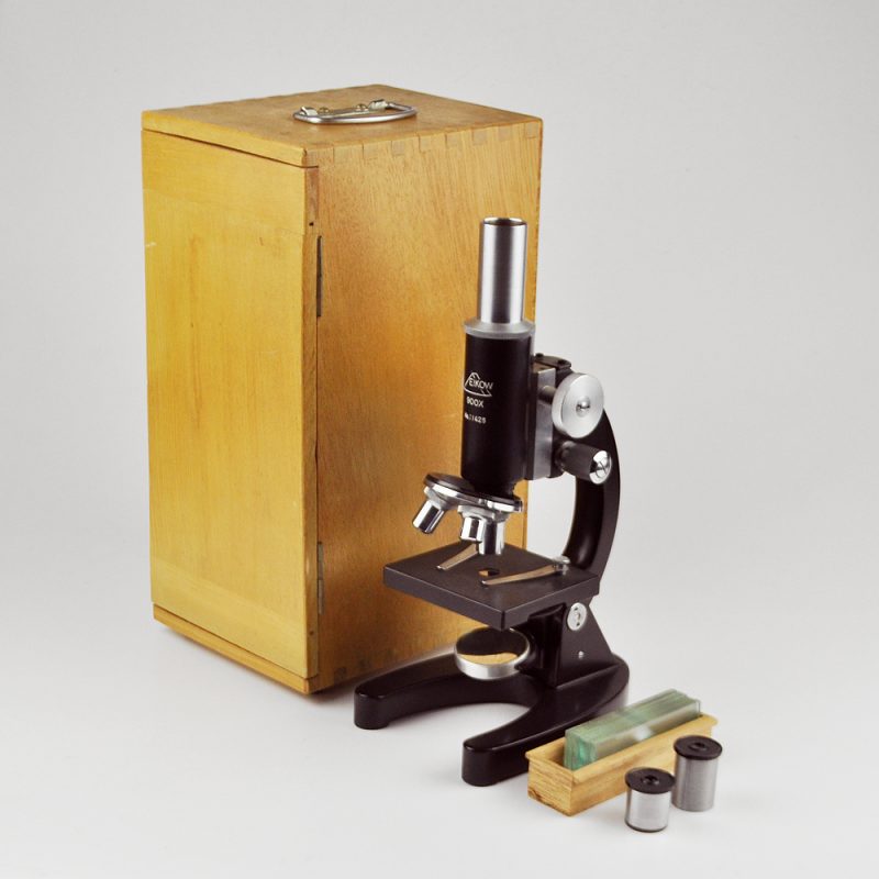altes Mikroskop im Holzkasten Eikow 900x Vintage Microscope in