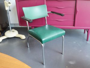 Stahlrohr Stuhl / grünes Kunstleder